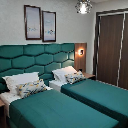 Appartement Pour Familles En Residence Avec Piscine Et Wifi Marrakesh Bagian luar foto